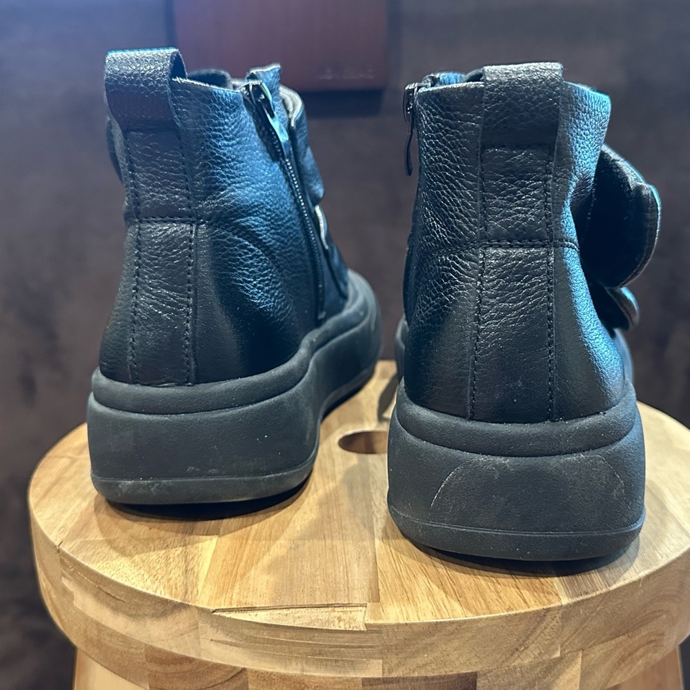 International Black Sneakers - UK - Picture 2 of 6